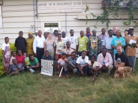 Teilnehmer und Team des diesjährigen Permakultur- und ANAMED-Trainings in Umbwe Onana auf gut 2000 m am Kilimajaro